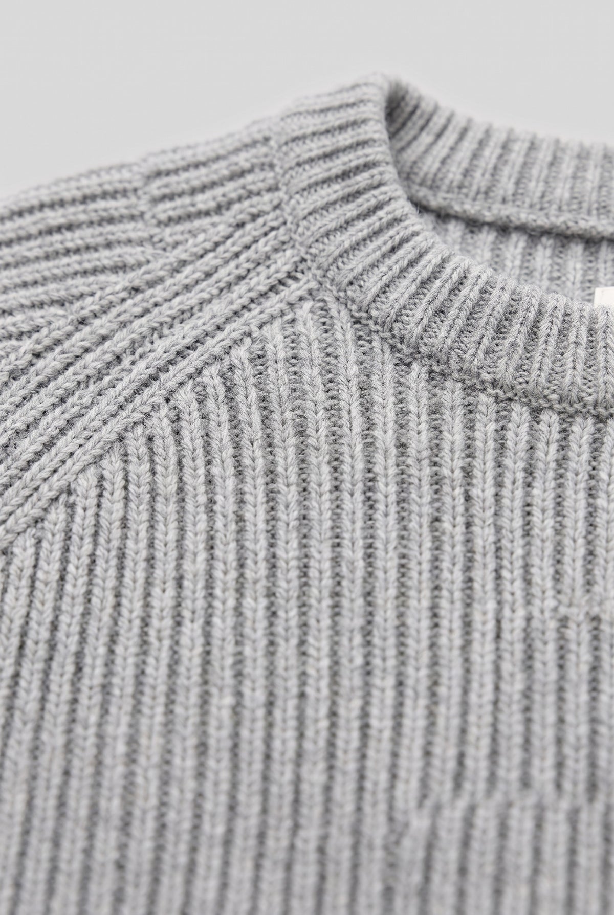 Men's Knitted Jumper | Heavyweight Fisherman Rib - Grey Detail