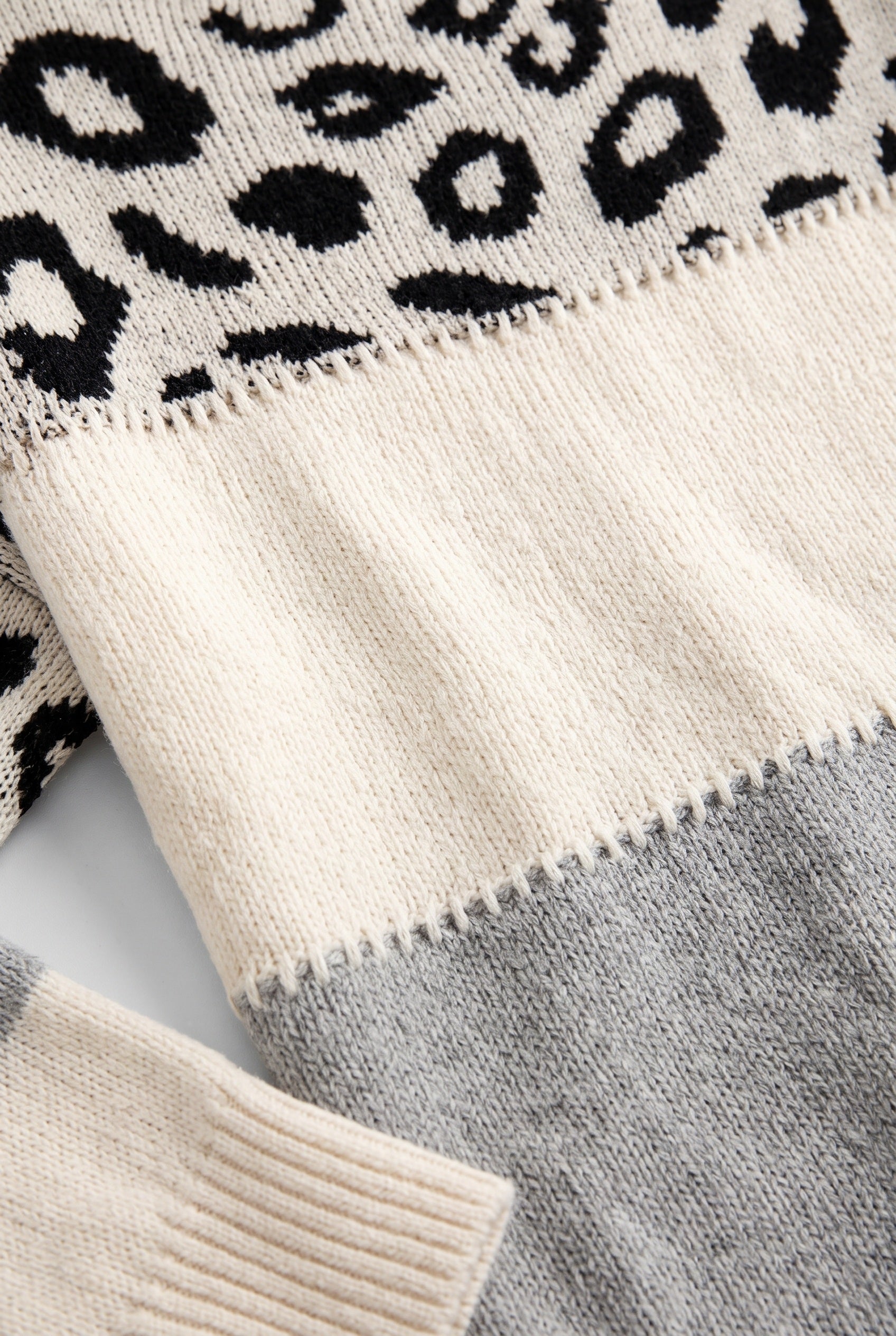 Women's Knitted Jumper | Leopard Print Colour Block - Grey detail