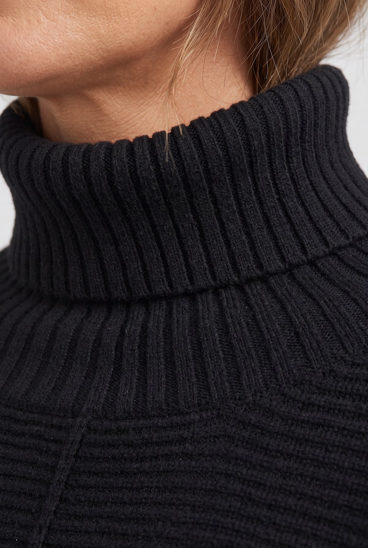 Women's Jumper | Ribbed Roll Neck - 3