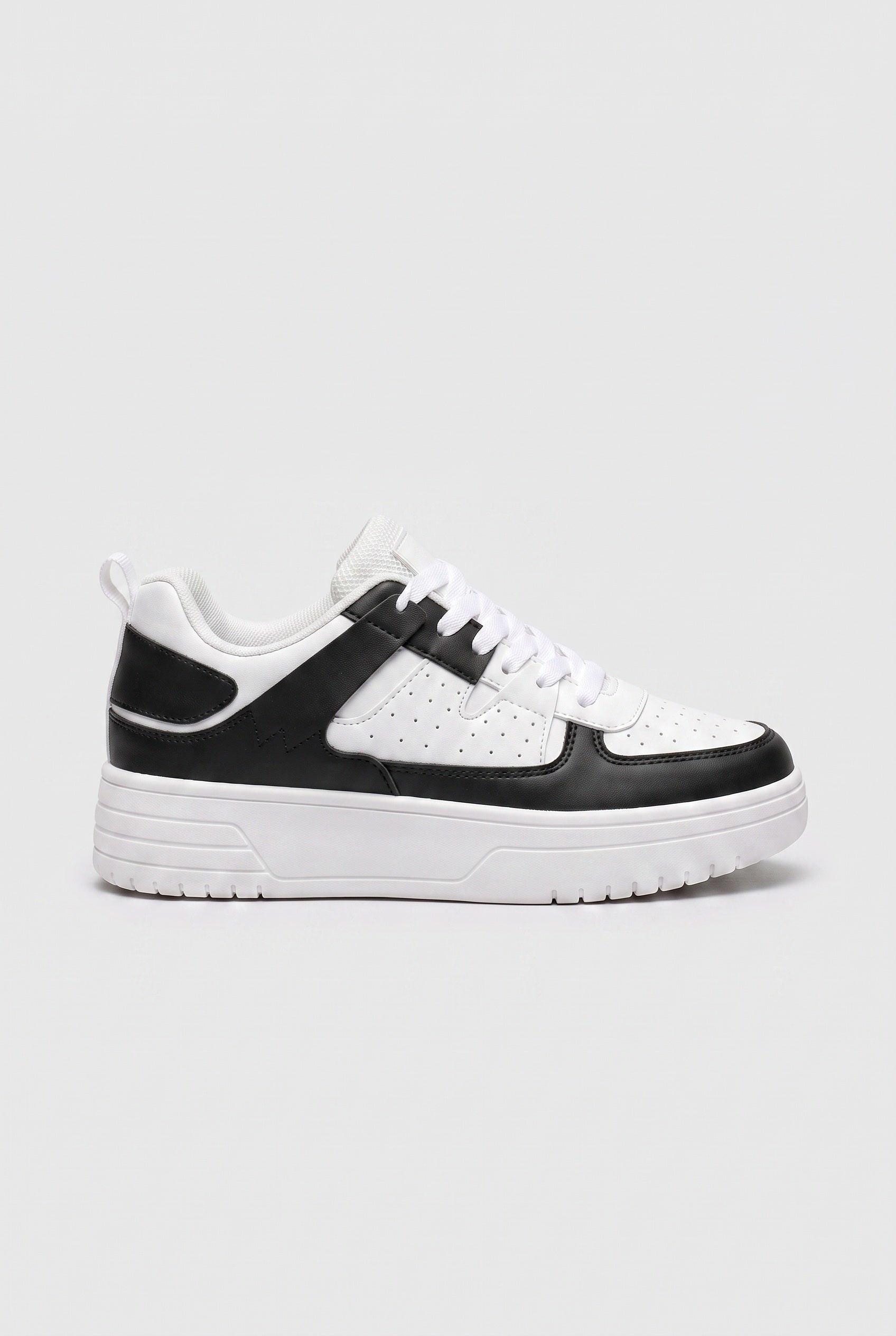 Women's Trainers | Lace-Up Low Top - Black